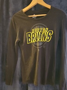 Majestic Black Long Sleeve Tee with Yellow Logo Boston Bruins